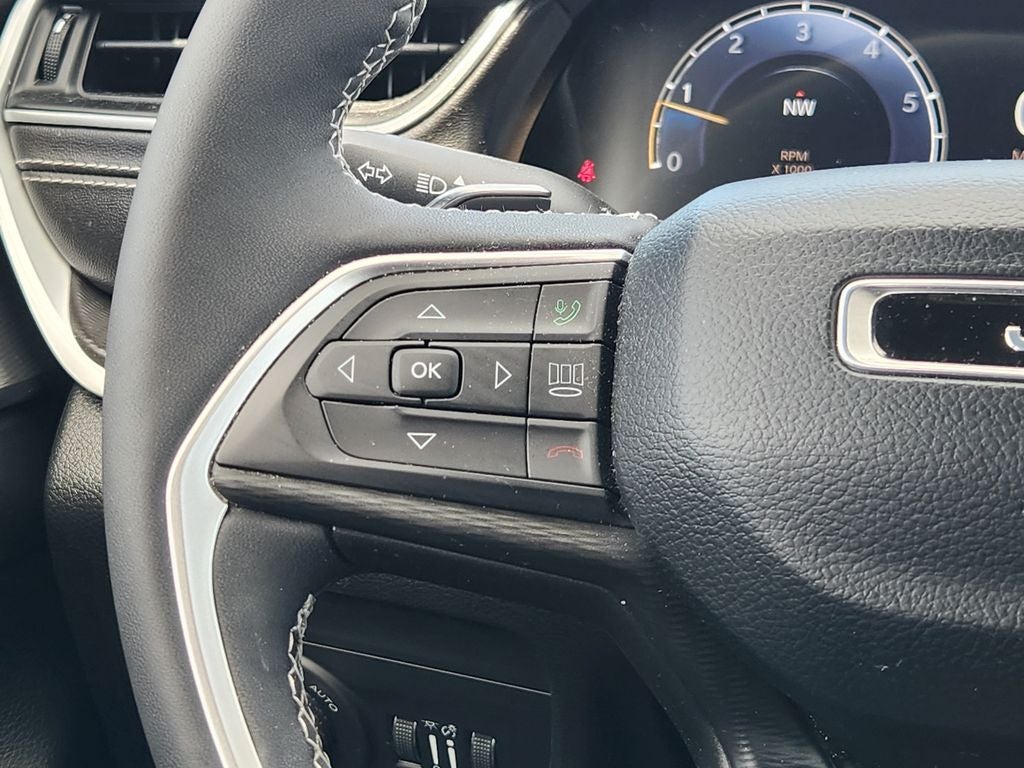 2023 Jeep Grand Cherokee Altitude 4x2