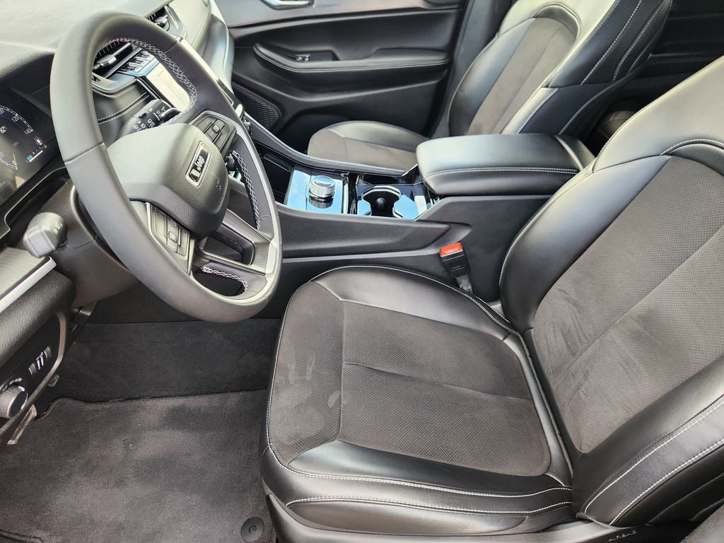 2023 Jeep Grand Cherokee Altitude 4x2