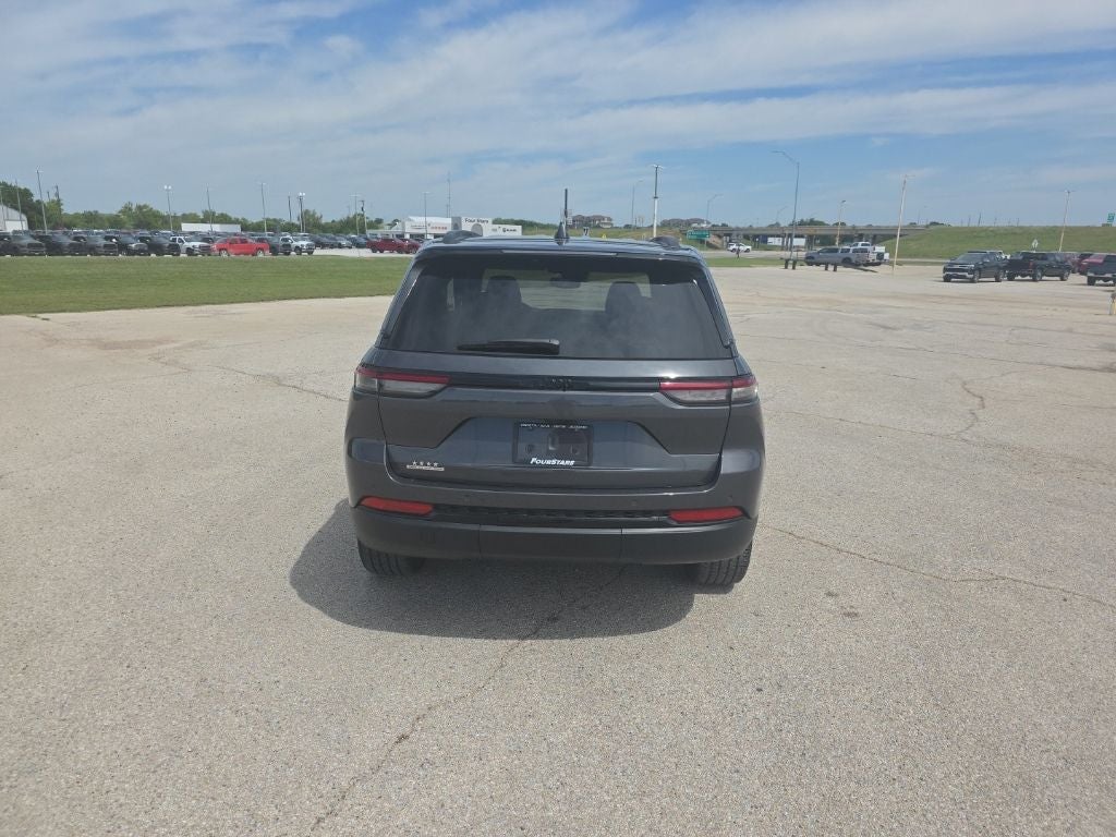 2023 Jeep Grand Cherokee Altitude 4x2