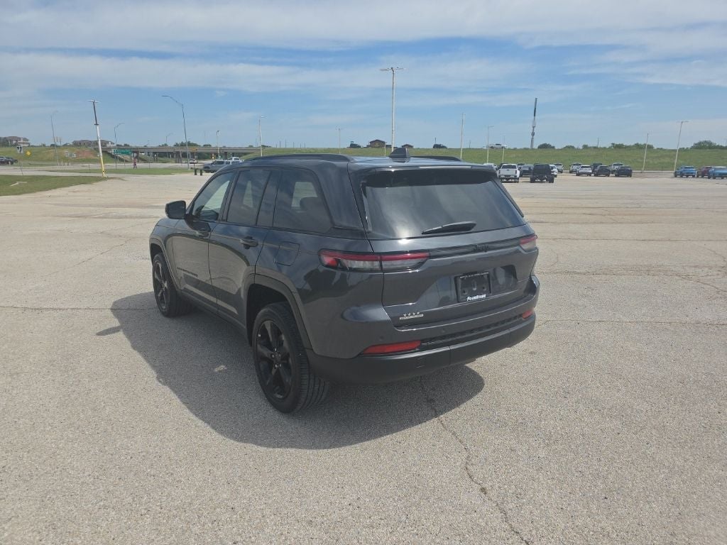 2023 Jeep Grand Cherokee Altitude 4x2