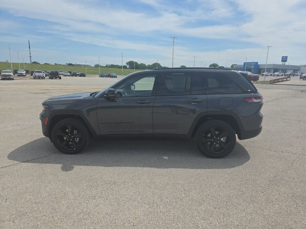 2023 Jeep Grand Cherokee Altitude 4x2
