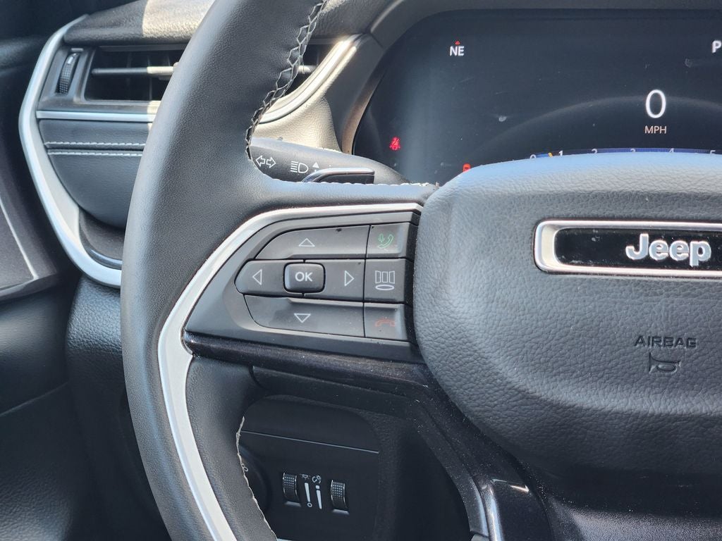 2023 Jeep Grand Cherokee Altitude 4x2