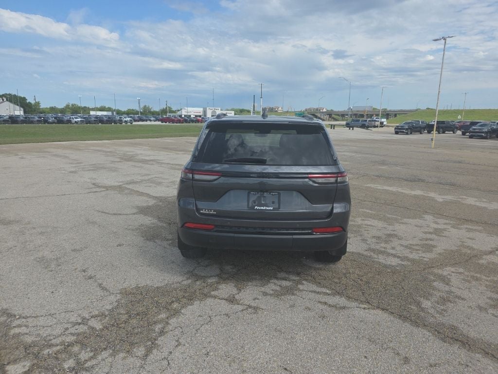 2023 Jeep Grand Cherokee Altitude 4x2