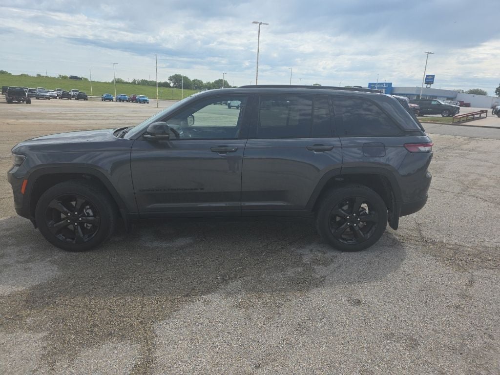 2023 Jeep Grand Cherokee Altitude 4x2