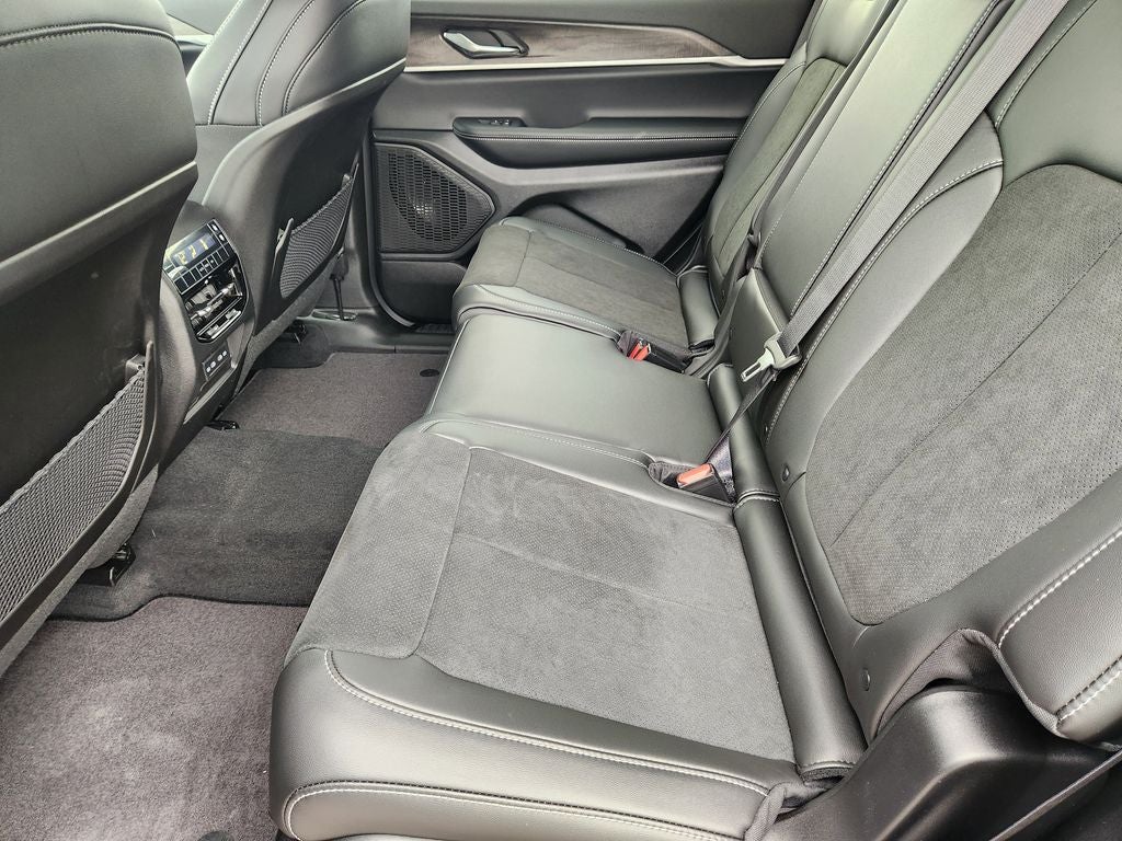 2026 Jeep Grand Cherokee GRAND CHEROKEE L LAREDO ALTITUDE 4X2