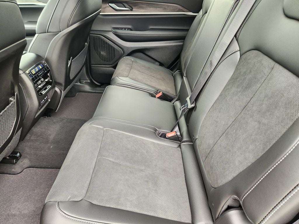 2026 Jeep Grand Cherokee GRAND CHEROKEE L LAREDO ALTITUDE 4X2