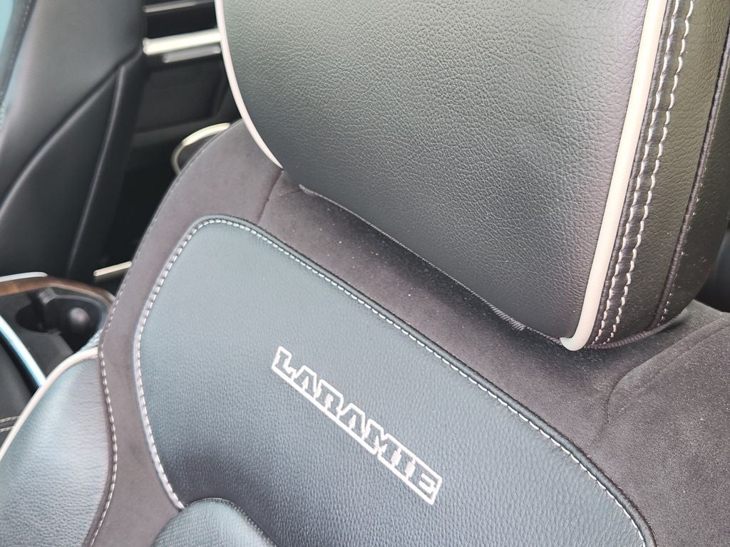 2022 RAM 1500 Laramie Crew Cab 4x2 5'7' Box