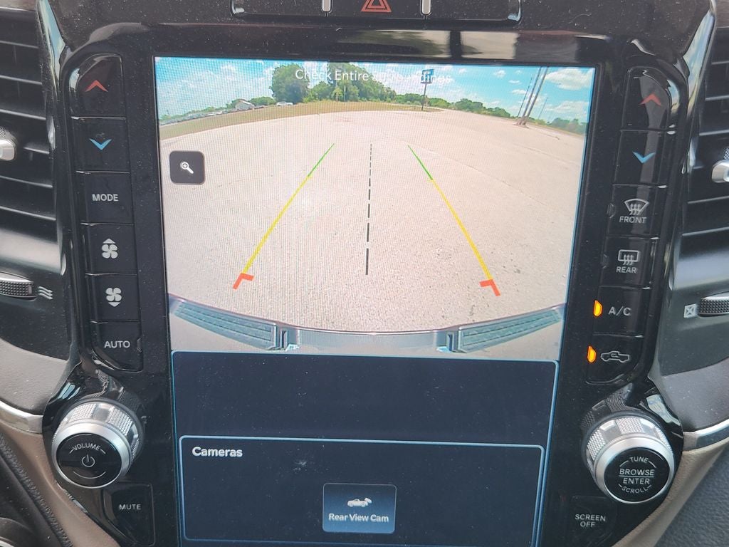 2022 RAM 1500 Laramie Crew Cab 4x2 5'7' Box