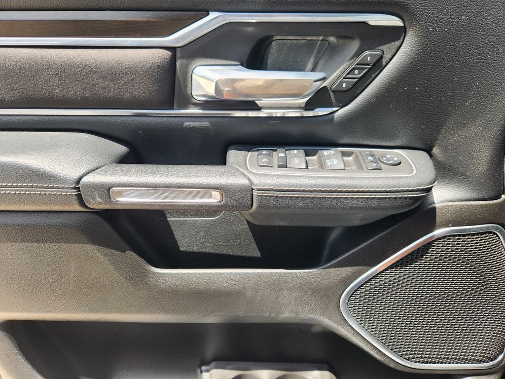 2022 RAM 1500 Laramie Crew Cab 4x2 5'7' Box