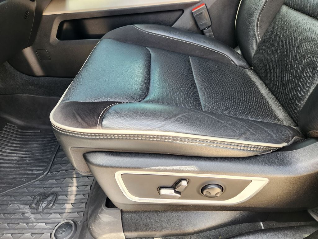 2022 RAM 1500 Laramie Crew Cab 4x2 5'7' Box