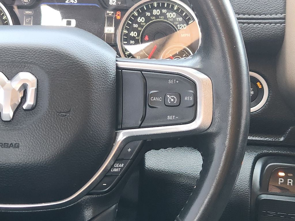 2022 RAM 1500 Laramie Crew Cab 4x2 5'7' Box