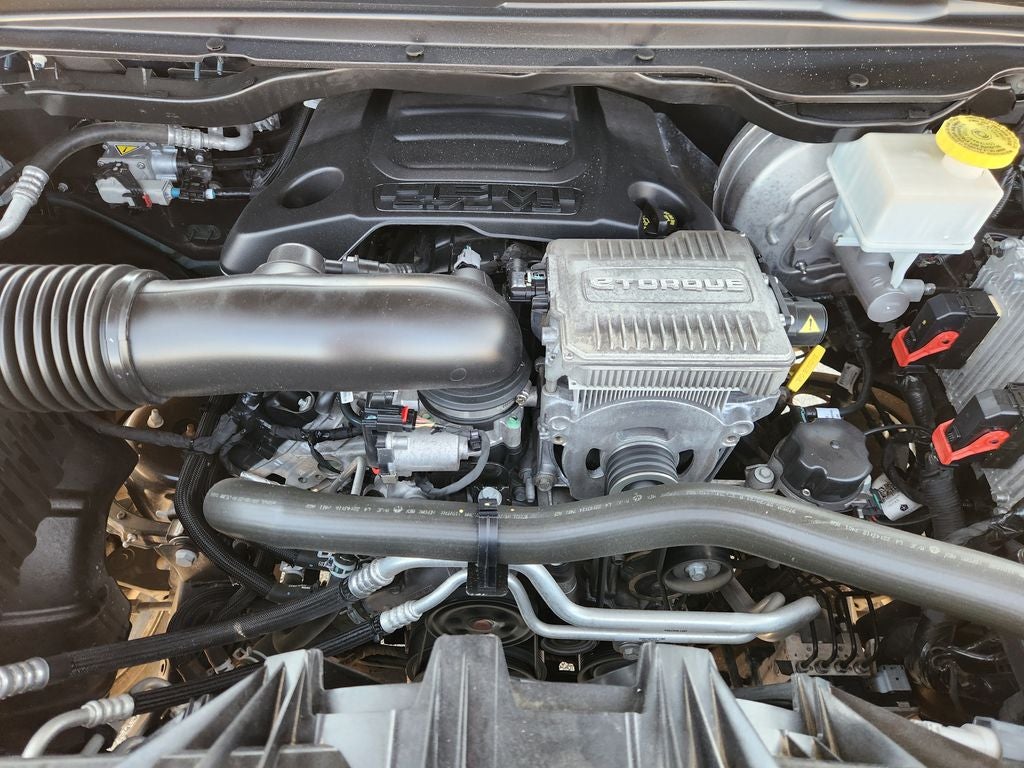 2022 RAM 1500 Laramie Crew Cab 4x2 5'7' Box