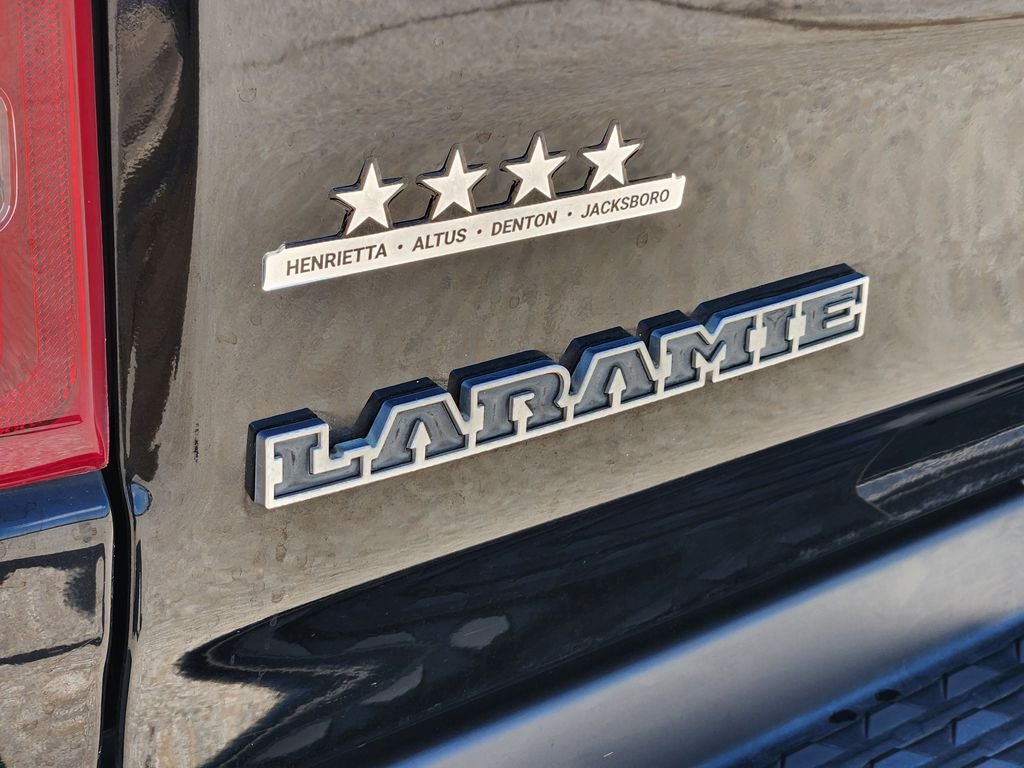 2021 RAM 1500 Laramie Crew Cab 4x2 5'7' Box