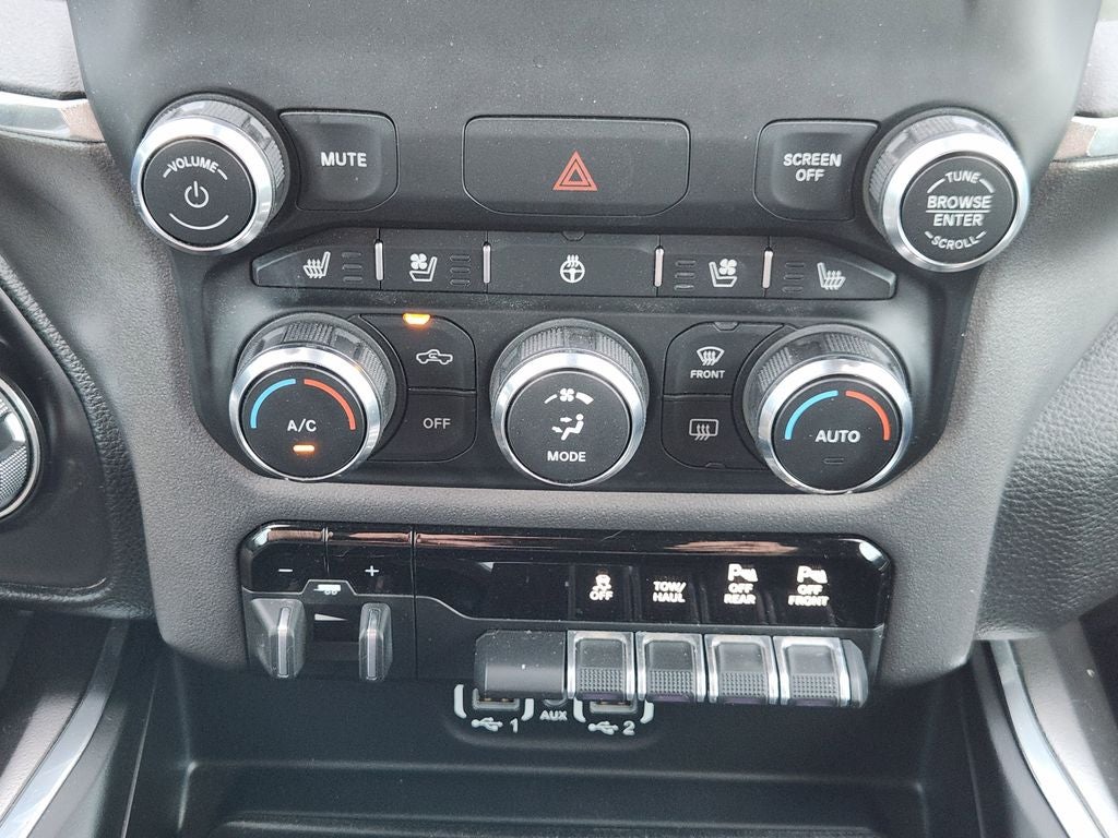 2021 RAM 1500 Laramie Crew Cab 4x2 5'7' Box
