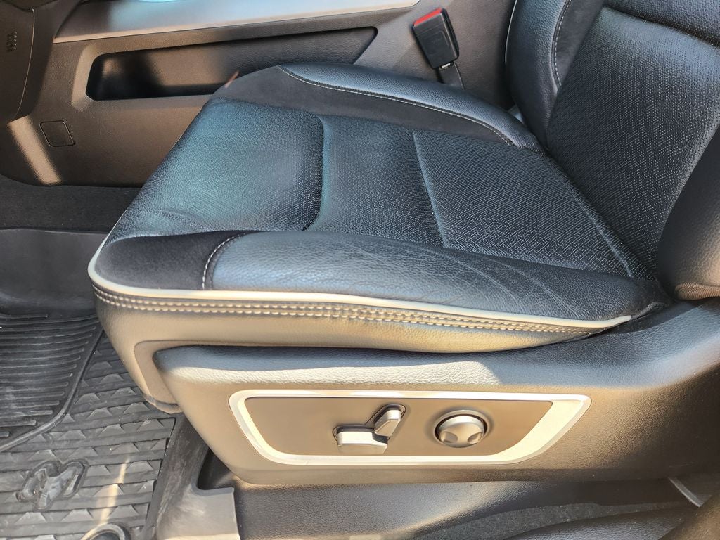 2023 RAM 1500 Laramie Crew Cab 4x2 5'7' Box