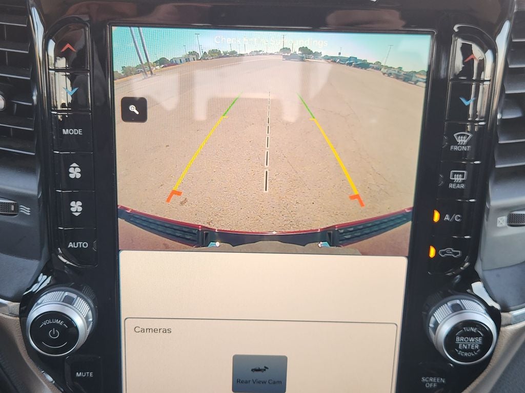 2022 RAM 1500 Laramie Crew Cab 4x2 5'7' Box