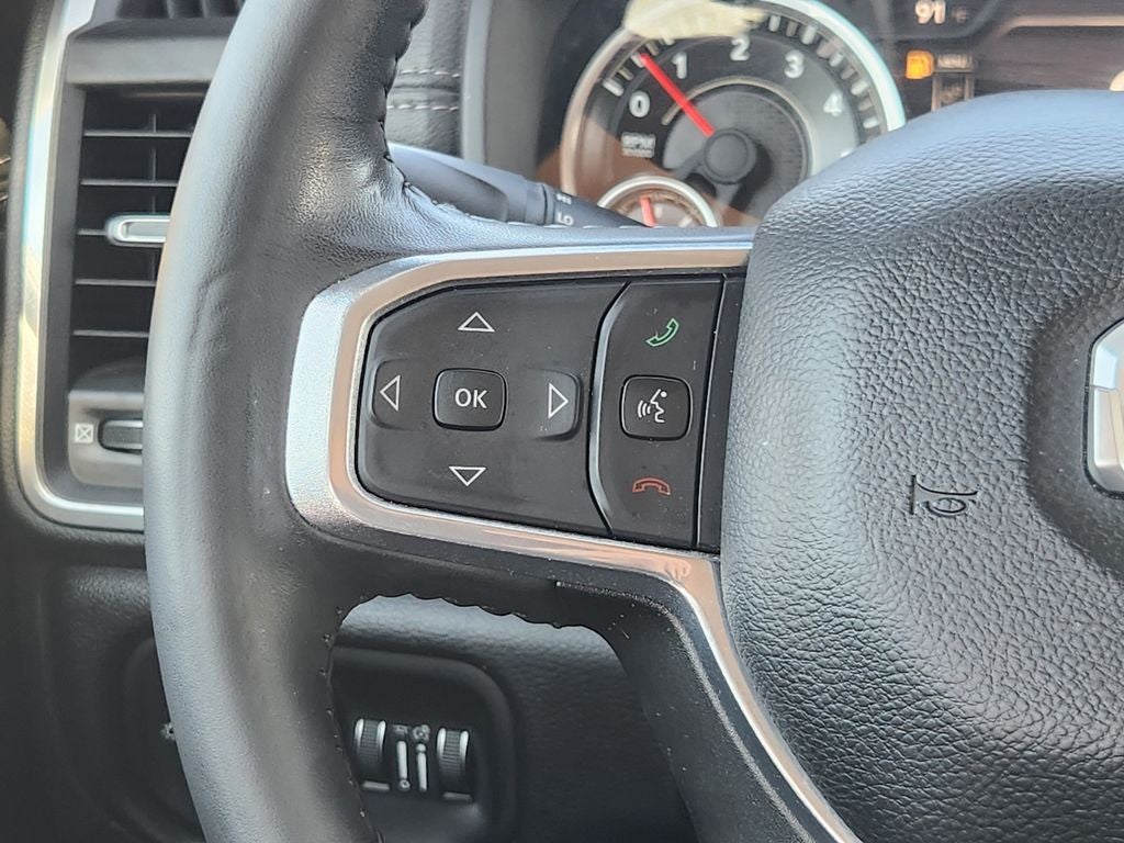 2022 RAM 1500 Laramie Crew Cab 4x2 5'7' Box