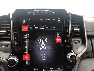 2020 RAM 1500 Laramie Crew Cab 4x2 5'7' Box