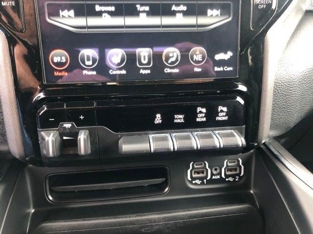 2020 RAM 1500 Laramie Crew Cab 4x2 5'7' Box