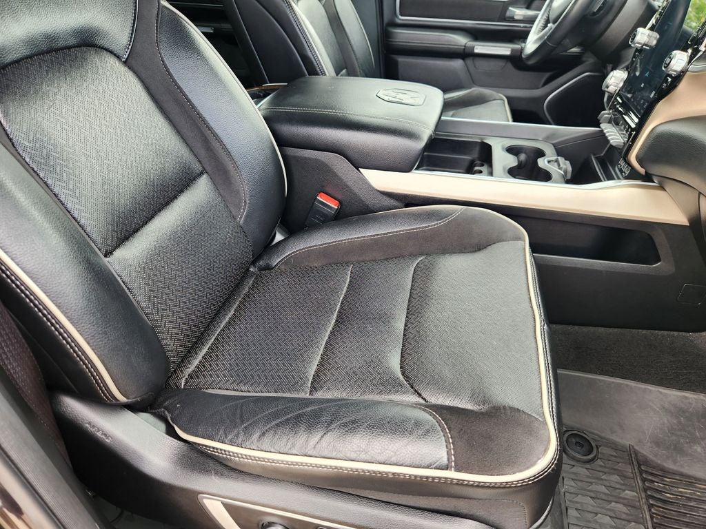 2022 RAM 1500 Laramie Crew Cab 4x2 5'7' Box