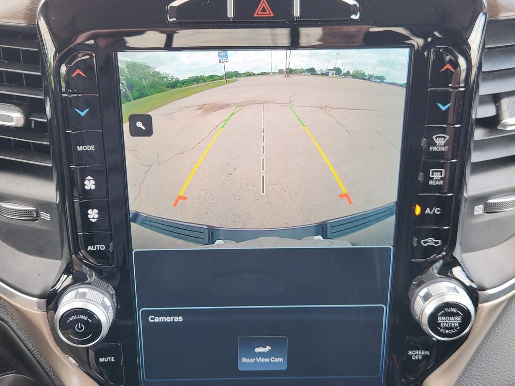 2022 RAM 1500 Laramie Crew Cab 4x2 5'7' Box