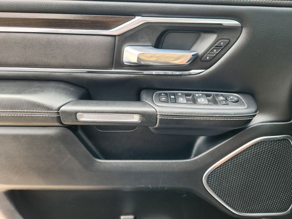 2022 RAM 1500 Laramie Crew Cab 4x2 5'7' Box