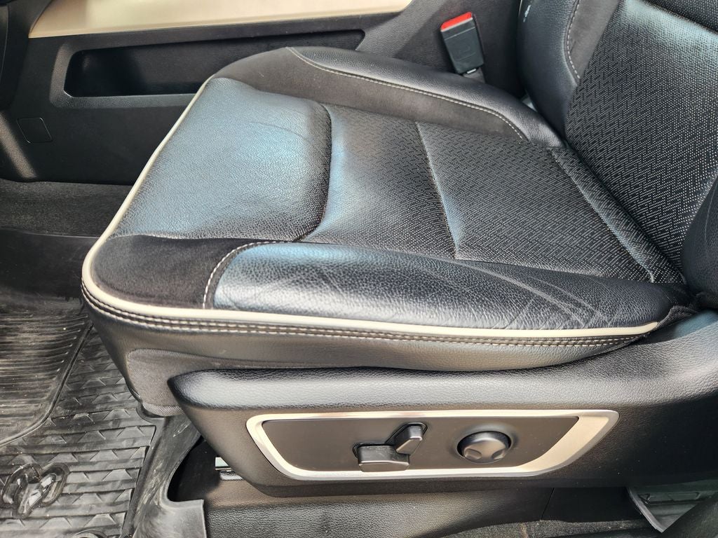 2022 RAM 1500 Laramie Crew Cab 4x2 5'7' Box