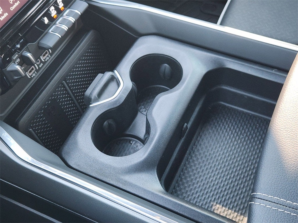 2026 RAM 1500 Laramie Crew Cab 4x4 5'7' Box