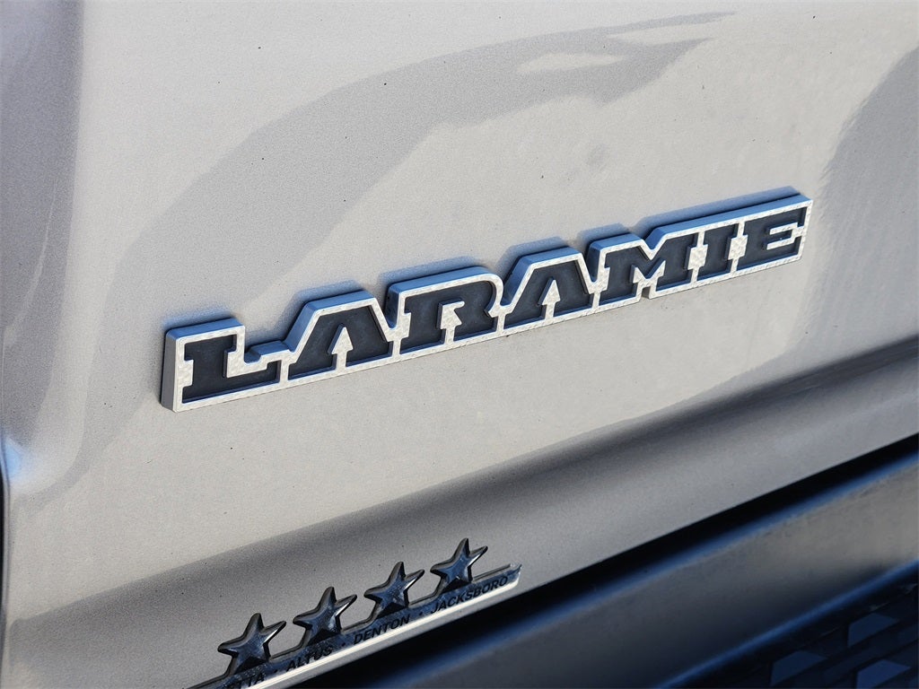2022 RAM 1500 Laramie Crew Cab 4x4 5'7' Box