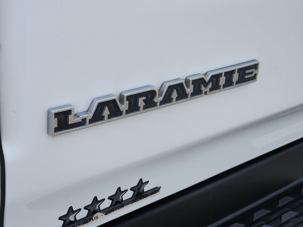 2023 RAM 1500 Laramie Crew Cab 4x4 5'7' Box