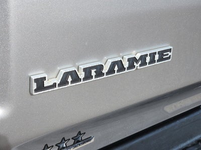 2020 RAM 1500 Laramie Crew Cab 4x4 5'7' Box
