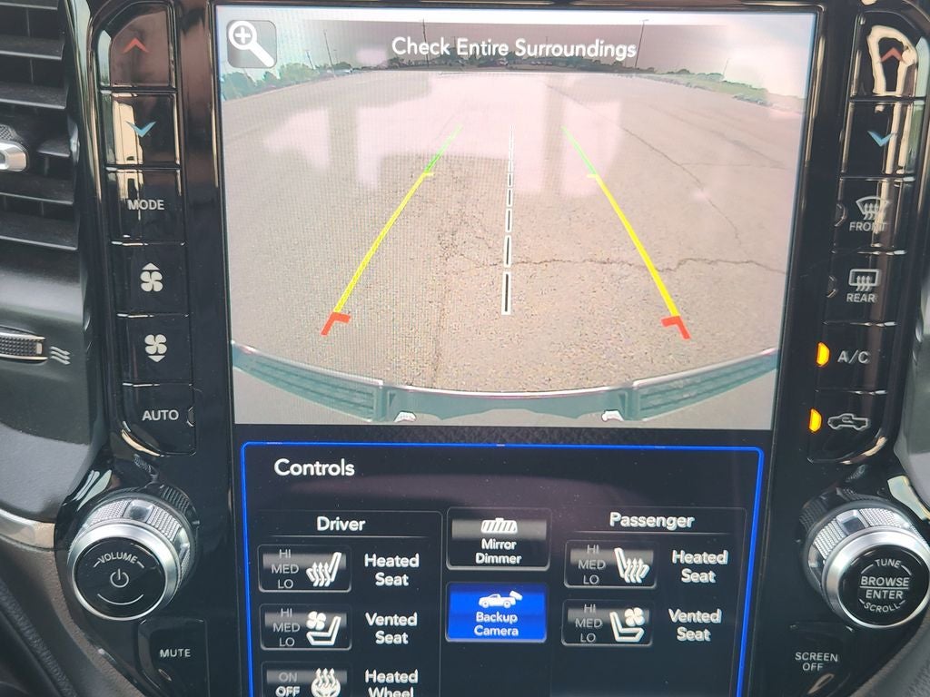 2020 RAM 1500 Laramie Crew Cab 4x4 5'7' Box