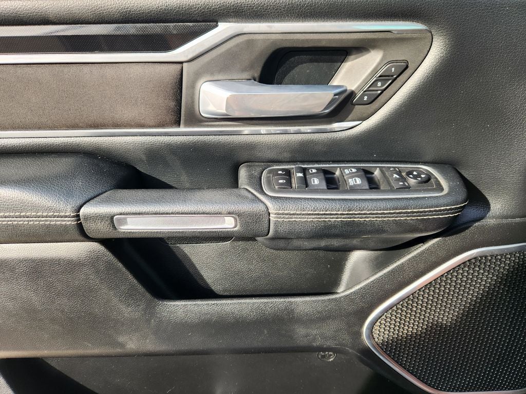 2020 RAM 1500 Laramie Crew Cab 4x4 5'7' Box