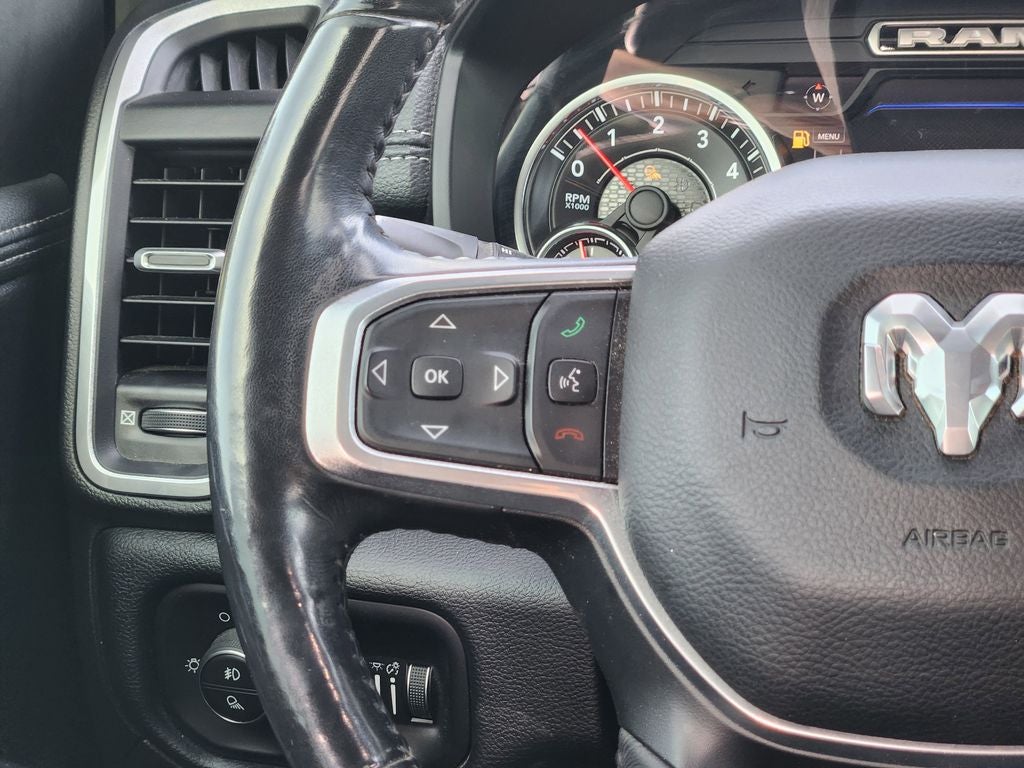 2020 RAM 1500 Laramie Crew Cab 4x4 5'7' Box