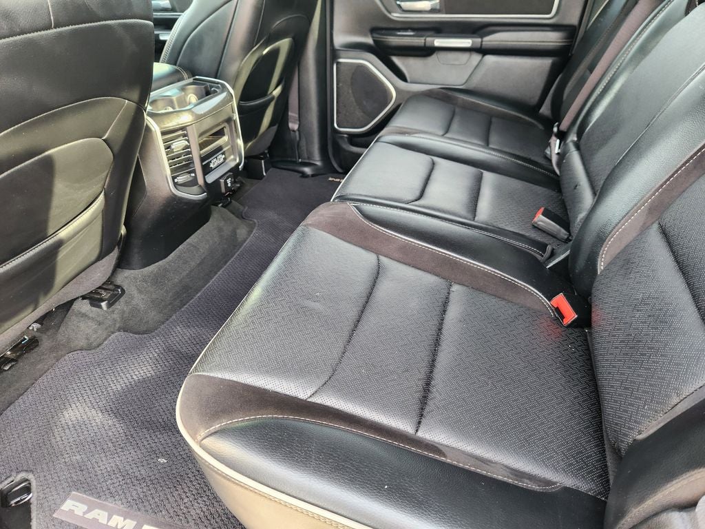 2020 RAM 1500 Laramie Crew Cab 4x4 5'7' Box