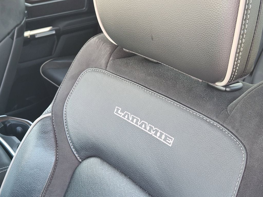 2022 RAM 1500 Laramie Crew Cab 4x4 5'7' Box