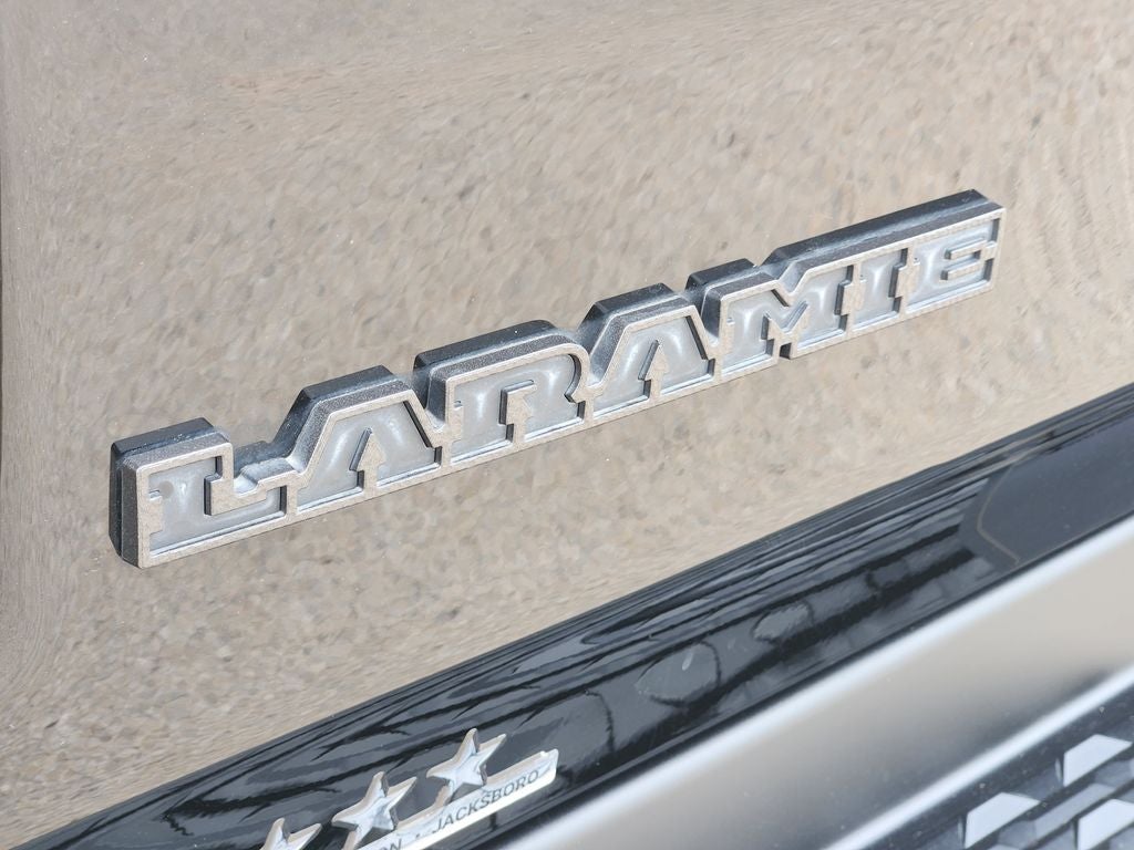 2022 RAM 1500 Laramie Crew Cab 4x4 5'7' Box