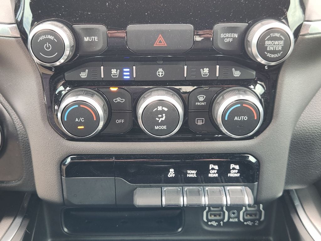 2022 RAM 1500 Laramie Crew Cab 4x4 5'7' Box