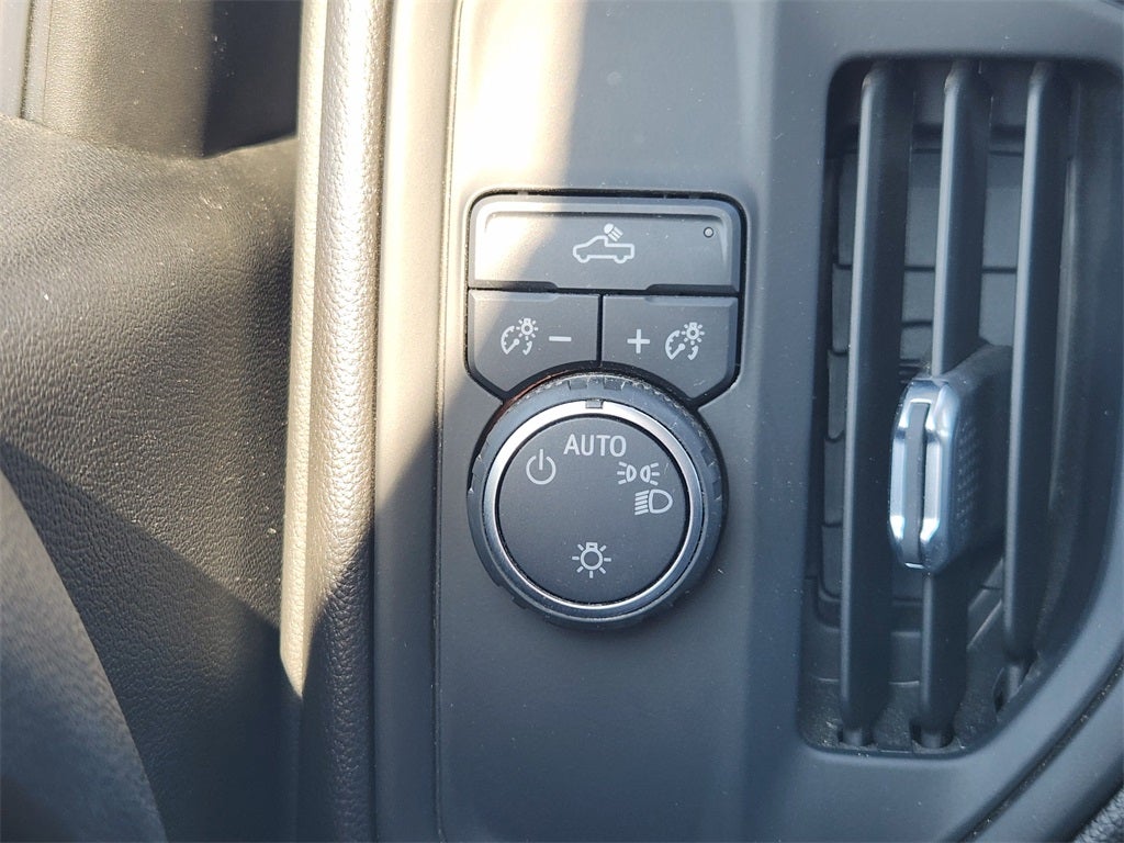 2024 Chevrolet Silverado 1500 2WD Crew Cab Short Bed Custom