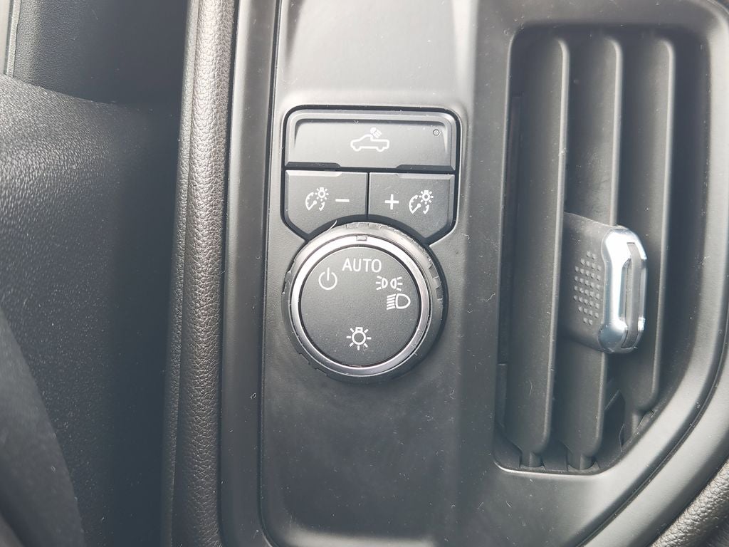 2022 Chevrolet Silverado 1500 2WD Crew Cab Short Bed Custom