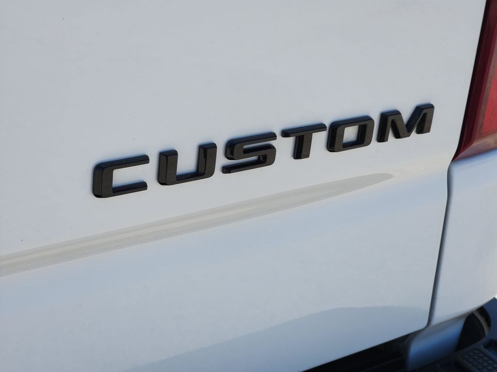 2023 Chevrolet Silverado 1500 2WD Crew Cab Short Bed Custom