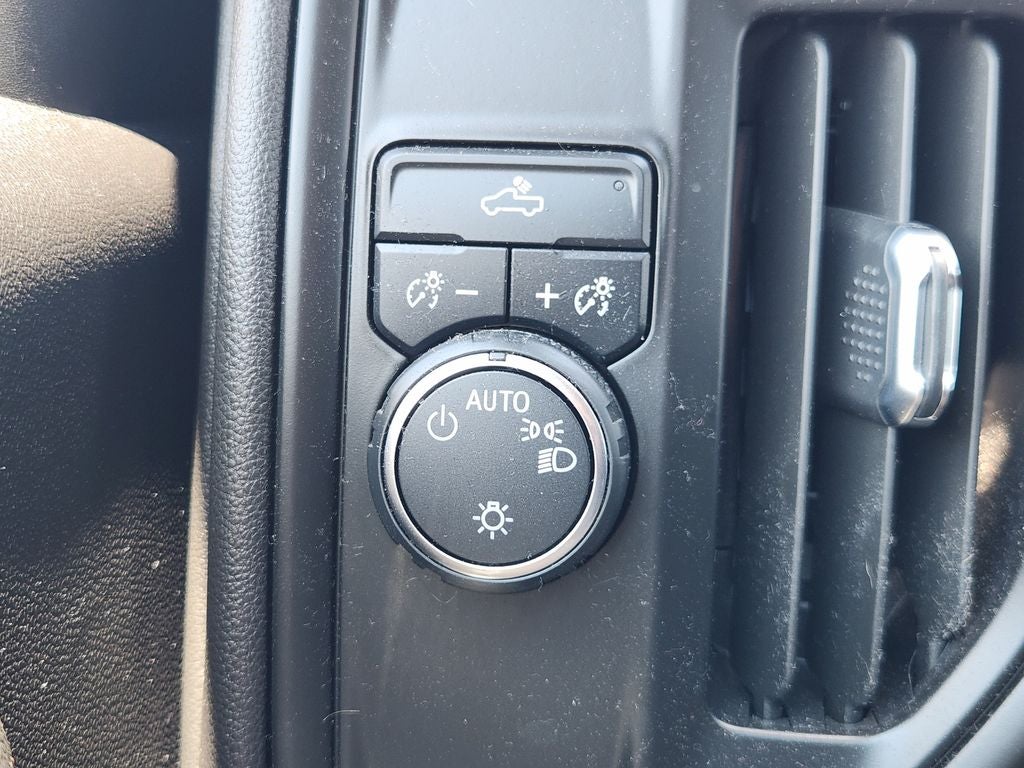 2023 Chevrolet Silverado 1500 2WD Crew Cab Short Bed Custom