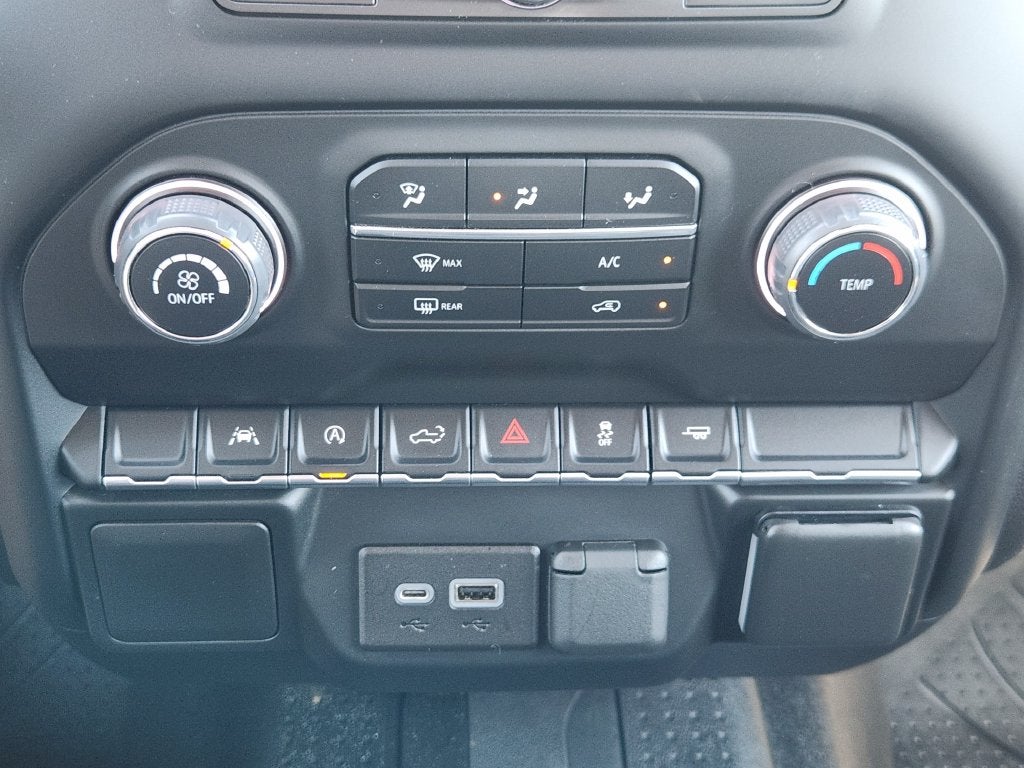 2022 Chevrolet Silverado 1500 2WD Crew Cab Short Bed Custom
