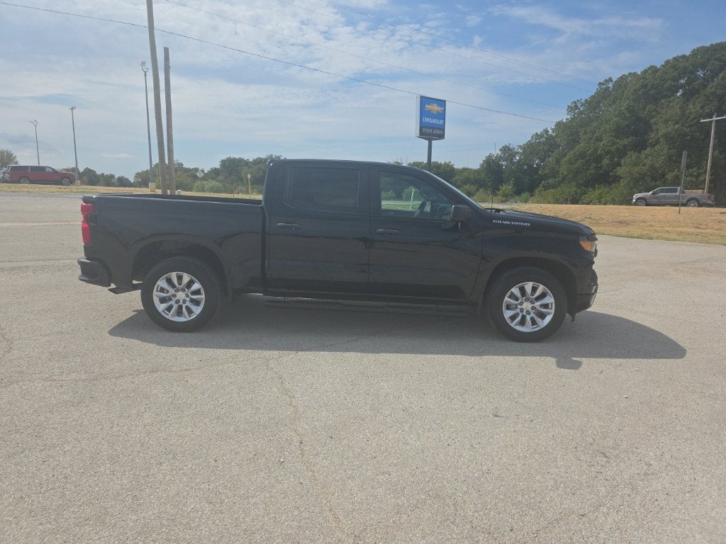 2022 Chevrolet Silverado 1500 2WD Crew Cab Short Bed Custom