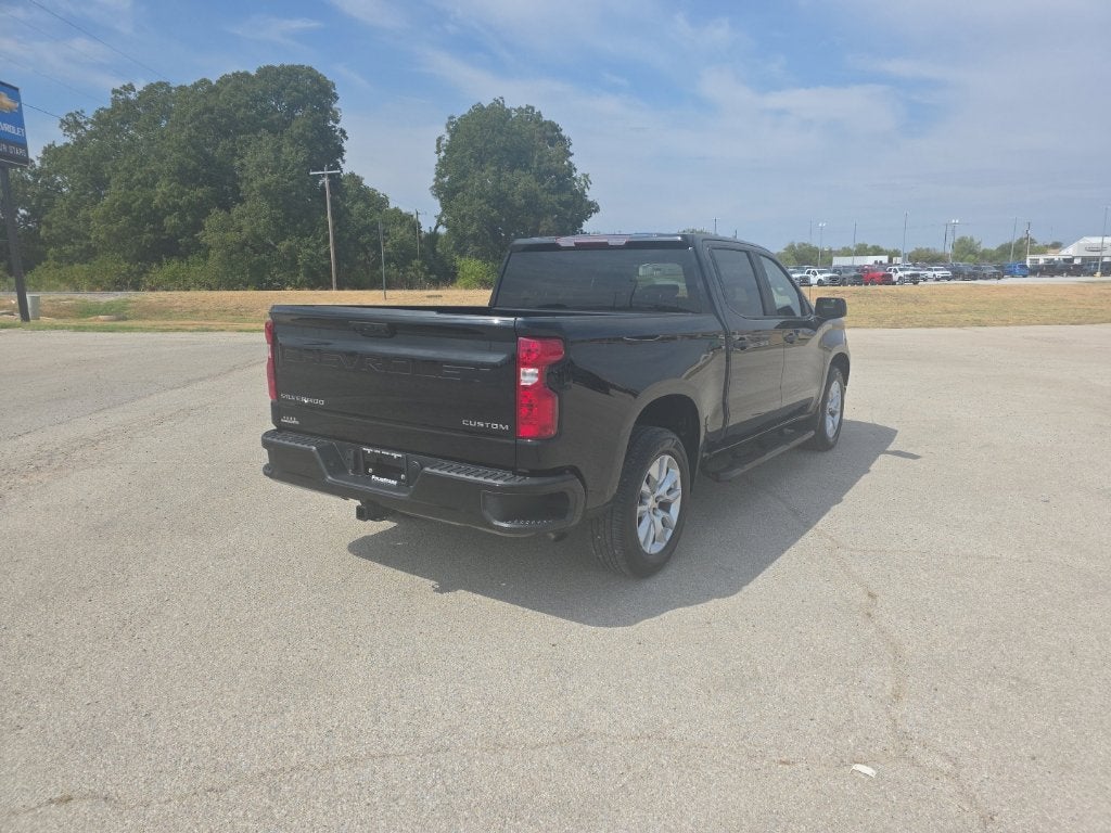 2022 Chevrolet Silverado 1500 2WD Crew Cab Short Bed Custom