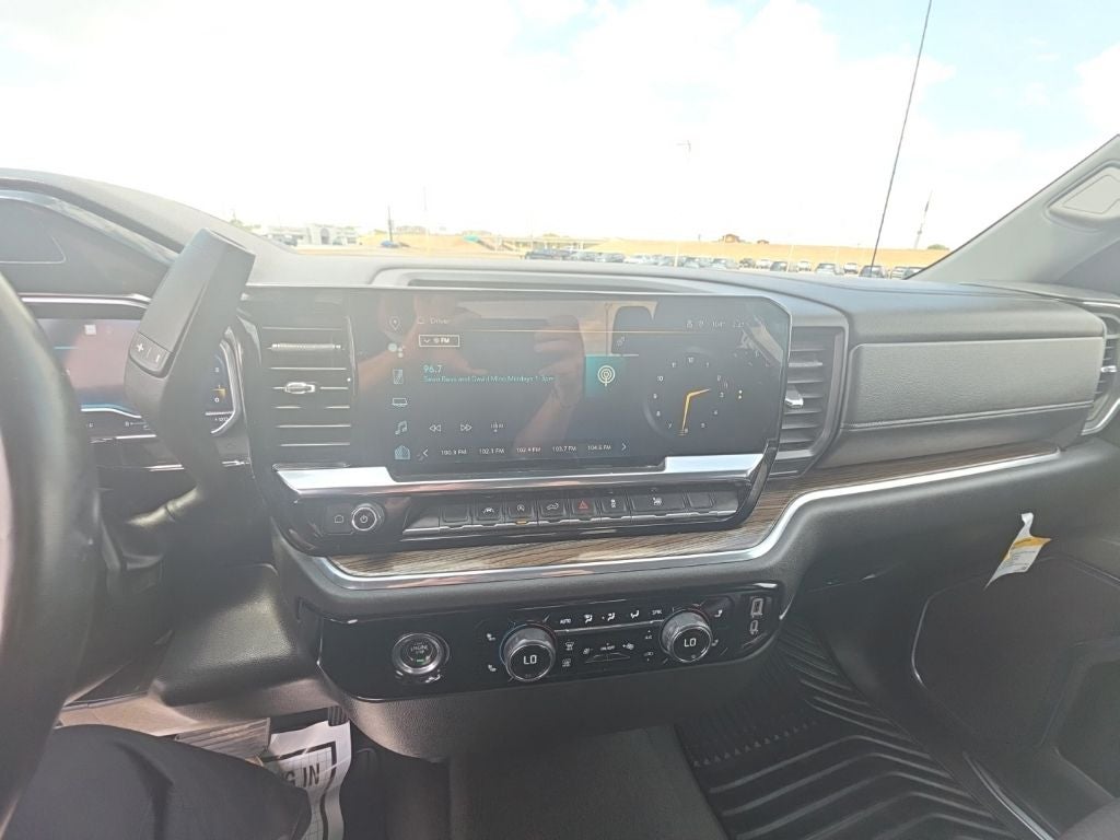 2023 Chevrolet Silverado 1500 2WD Crew Cab Short Bed LT