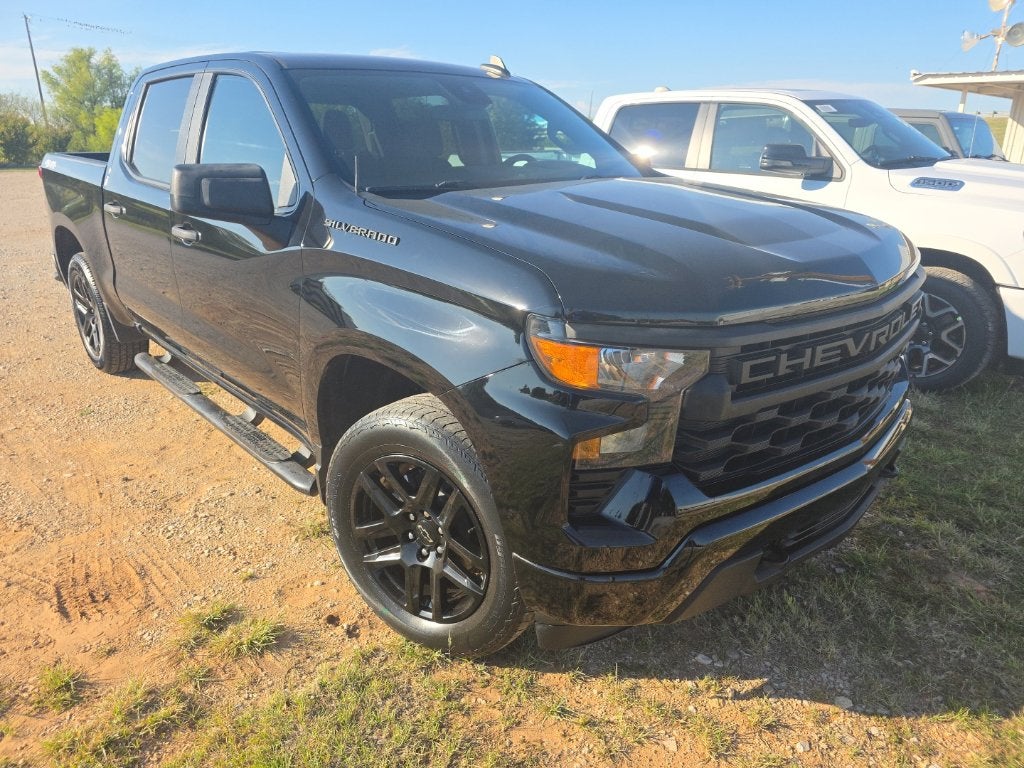 2023 Chevrolet Silverado 1500 4WD Crew Cab Short Bed Custom