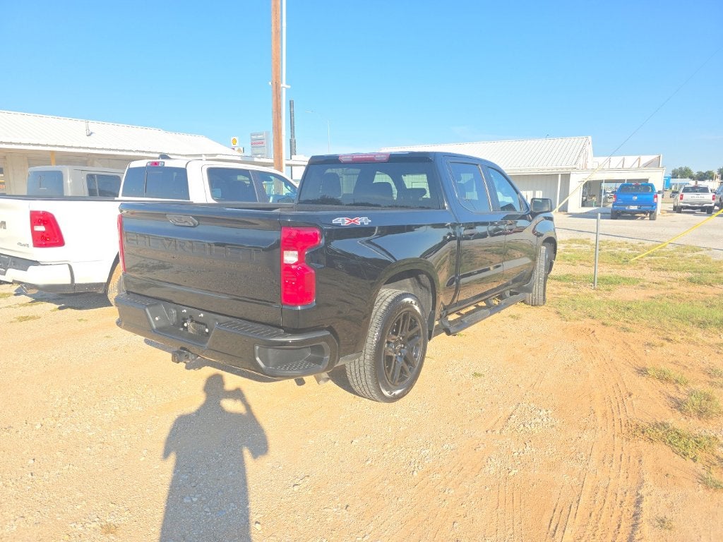 2023 Chevrolet Silverado 1500 4WD Crew Cab Short Bed Custom