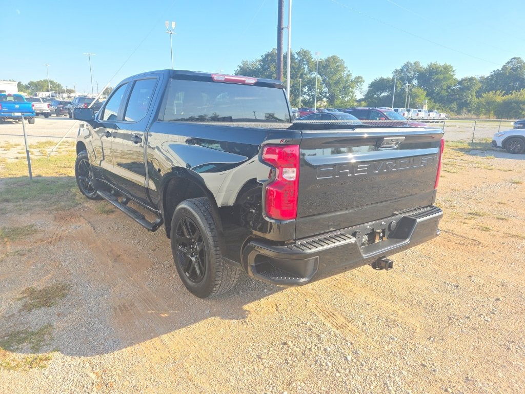 2023 Chevrolet Silverado 1500 4WD Crew Cab Short Bed Custom