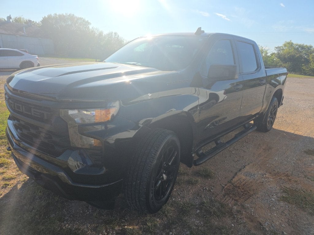 2023 Chevrolet Silverado 1500 4WD Crew Cab Short Bed Custom